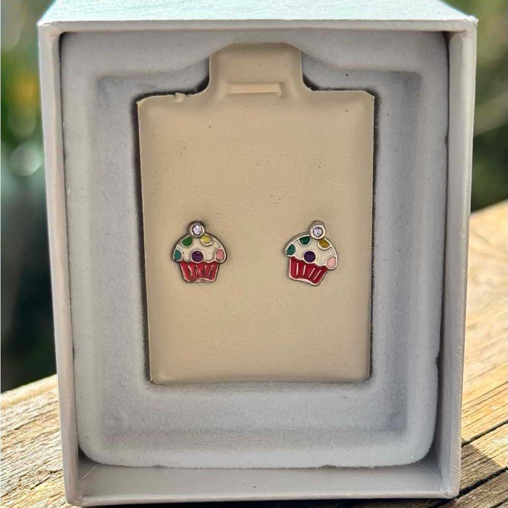 🧁✨ Brand New Kids .925 Sterling Silver Polka Dot Cupcake Earrings – Adorable